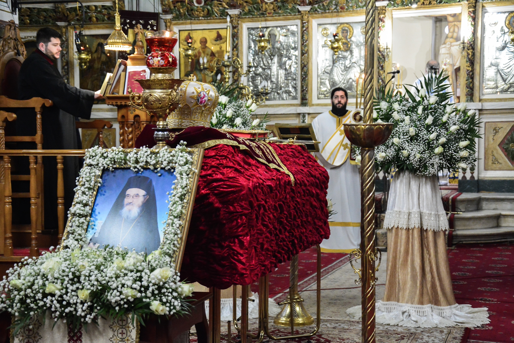 Μητροπολίτης Αιτωλίας και Ακαρνανίας Κοσμάς – κηδεία: Σε κλίμα οδύνης το τελευταίο αντίο, πλήθος κόσμου στην εξόδιο ακολουθία