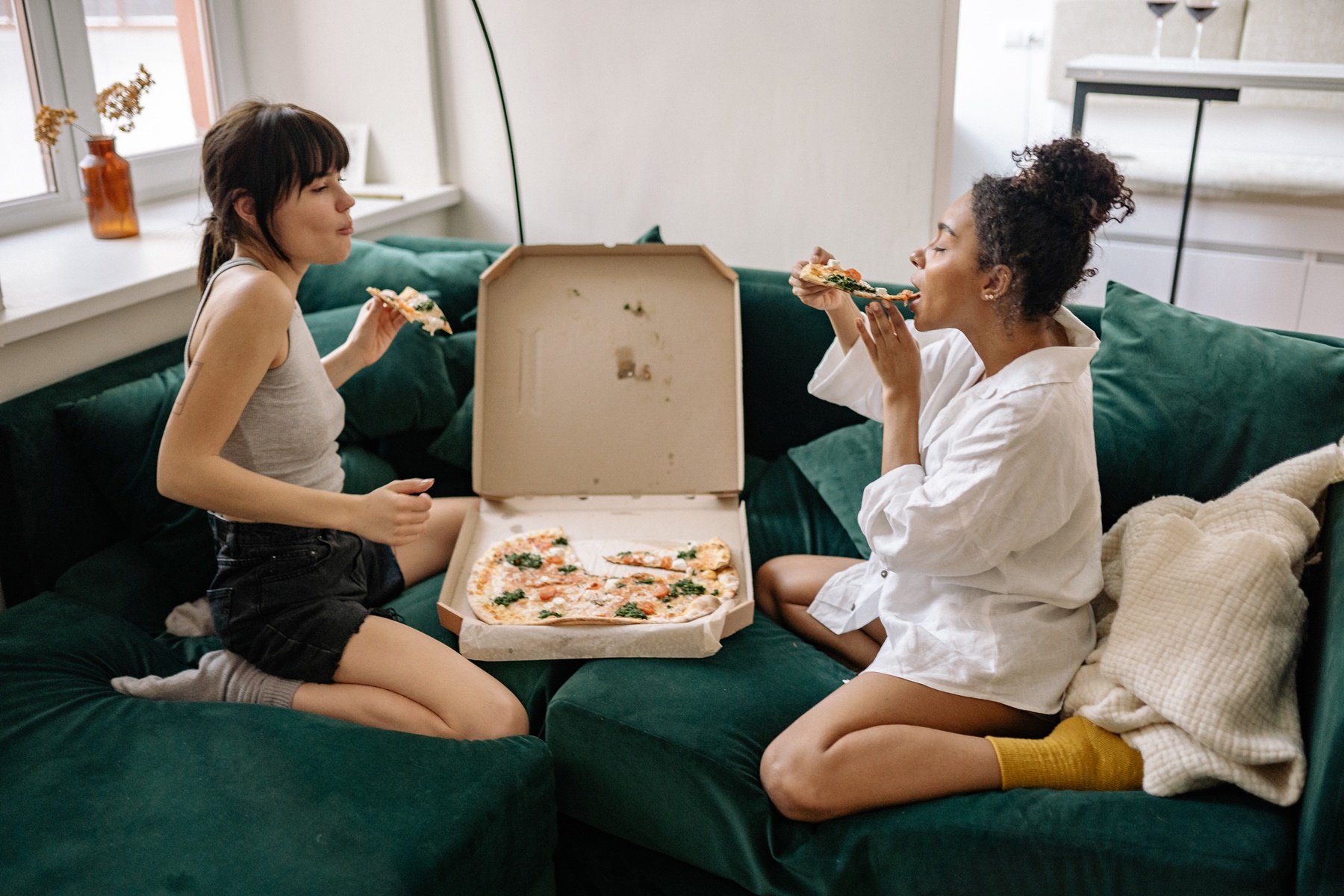 Πώς κόβω σωστά την πίτσα: Το Tik Tok βρήκε πάλι τη λύση