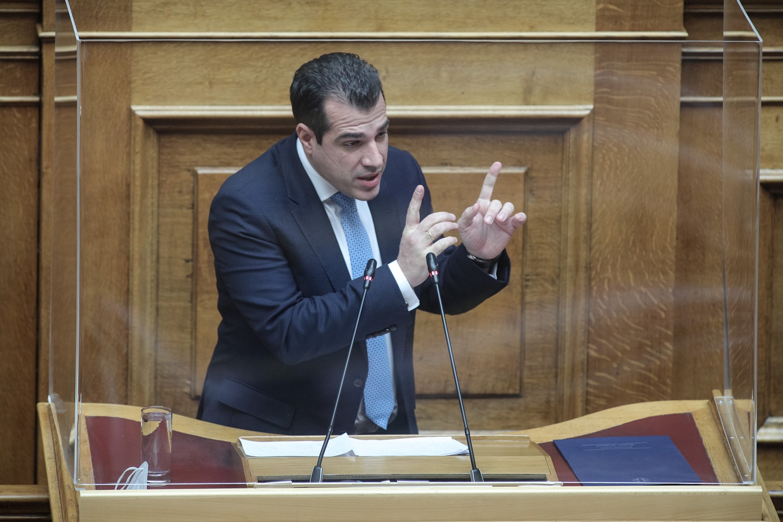 Πρόταση μομφής Βουλή: “Αν είχαμε ΣΥΡΙΖΑ θα διαχειρίζονταν την πανδημία ο Πολάκης με τον Κούβελα”