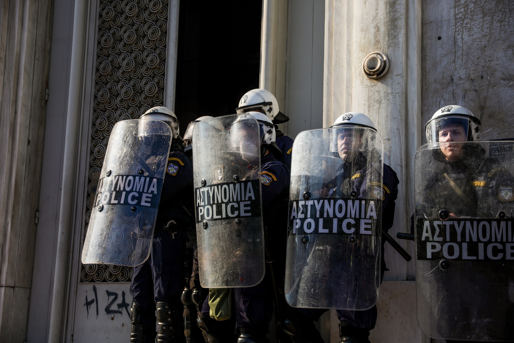 Προπύλαια επεισόδια: Χημικά σε συγκέντρωση υγειονομικών