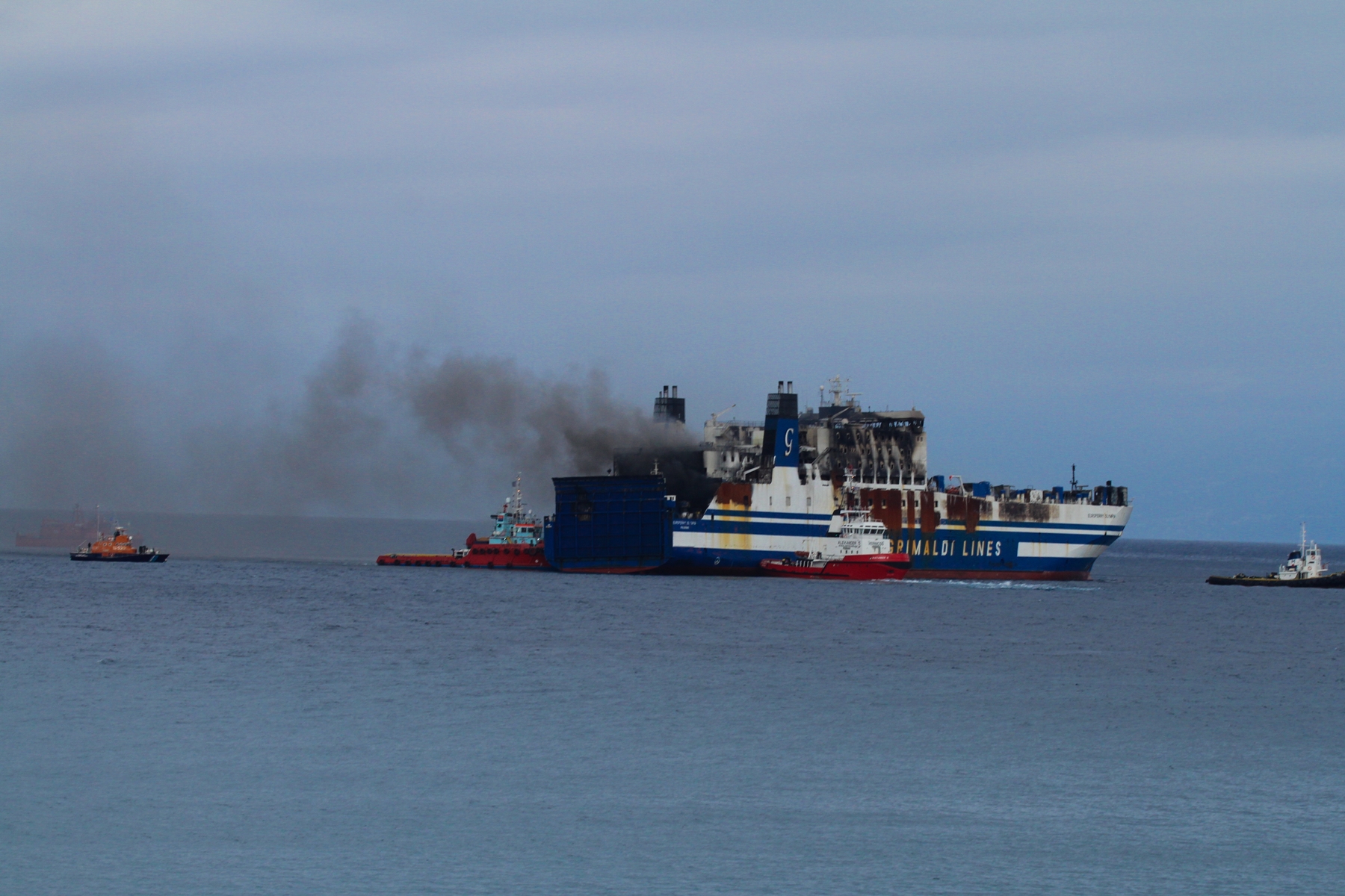 Πλοίο Κέρκυρα – φωτιά: Συνεχίζονται οι έρευνες στο Euroferry Olympia