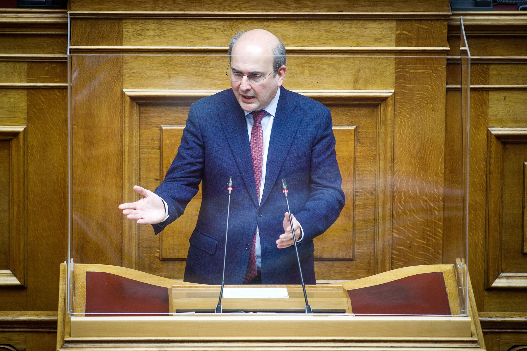 Κόντρα ΣΥΡΙΖΑ – ΚΙΝΑΛ: Ένταση στην Ολομέλεια της Βουλής