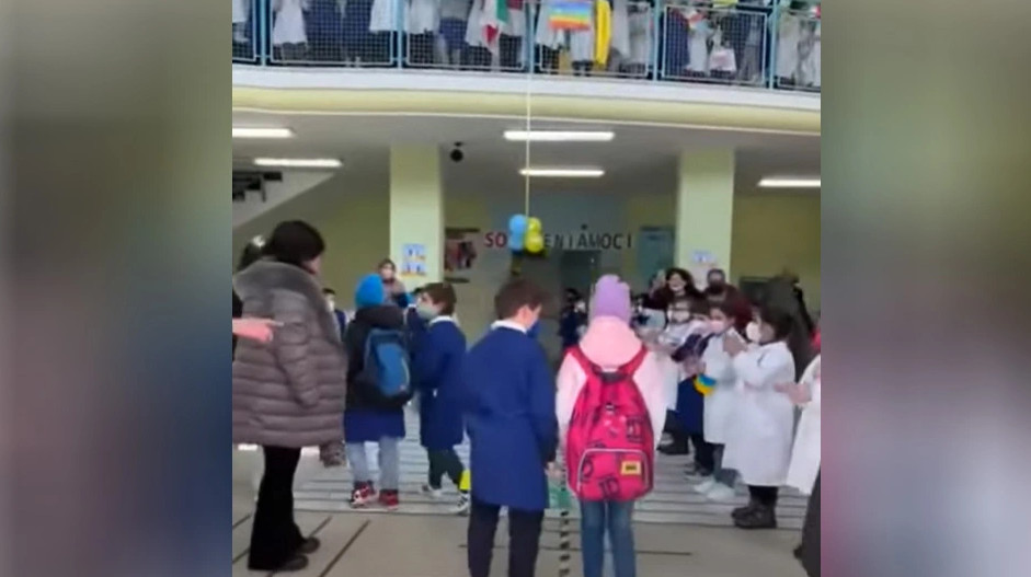 Ουκρανοί πρόσφυγες Ιταλία: Έτσι υποδέχθηκαν δυο παιδιά στο σχολείο!