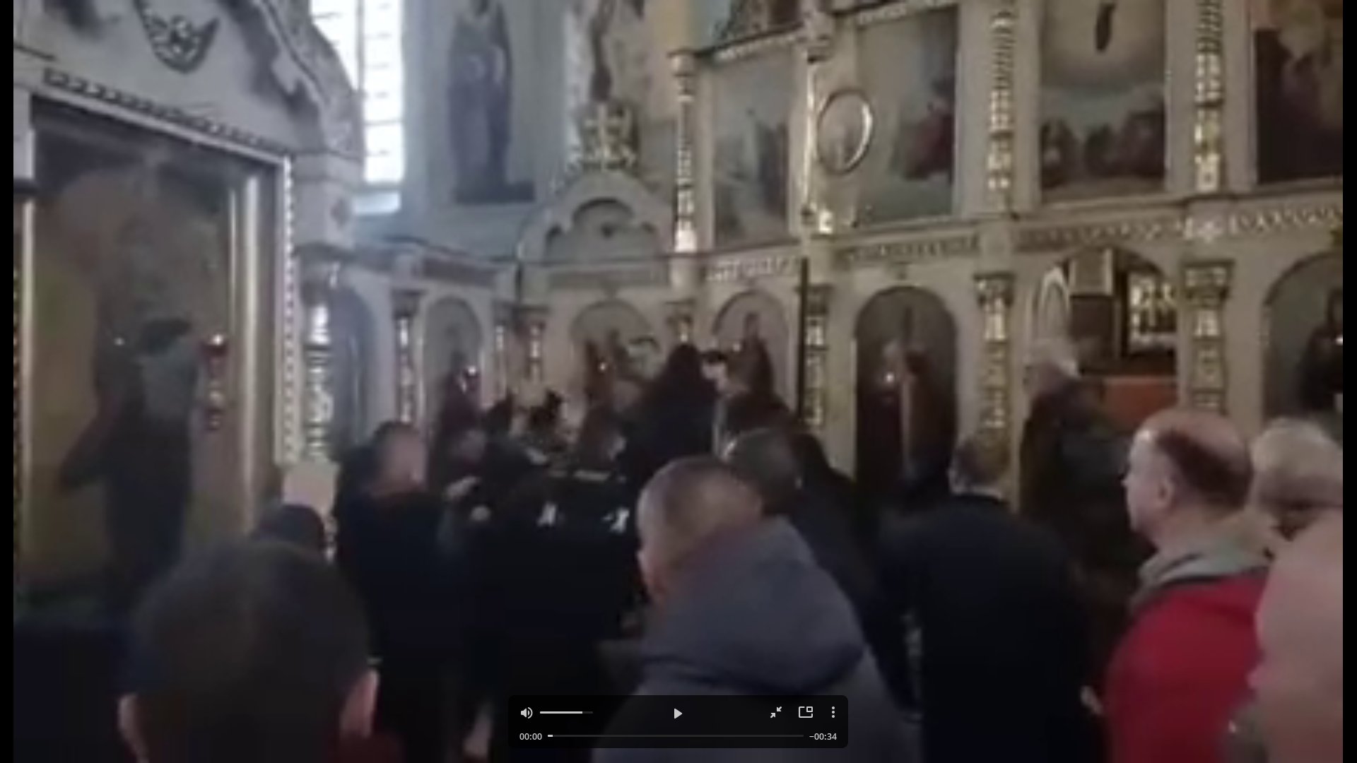 Απαγωγή ιερέα – Ουκρανία: Απίστευτο περιστατικό μέσα σε ναό την ώρα της λειτουργίας