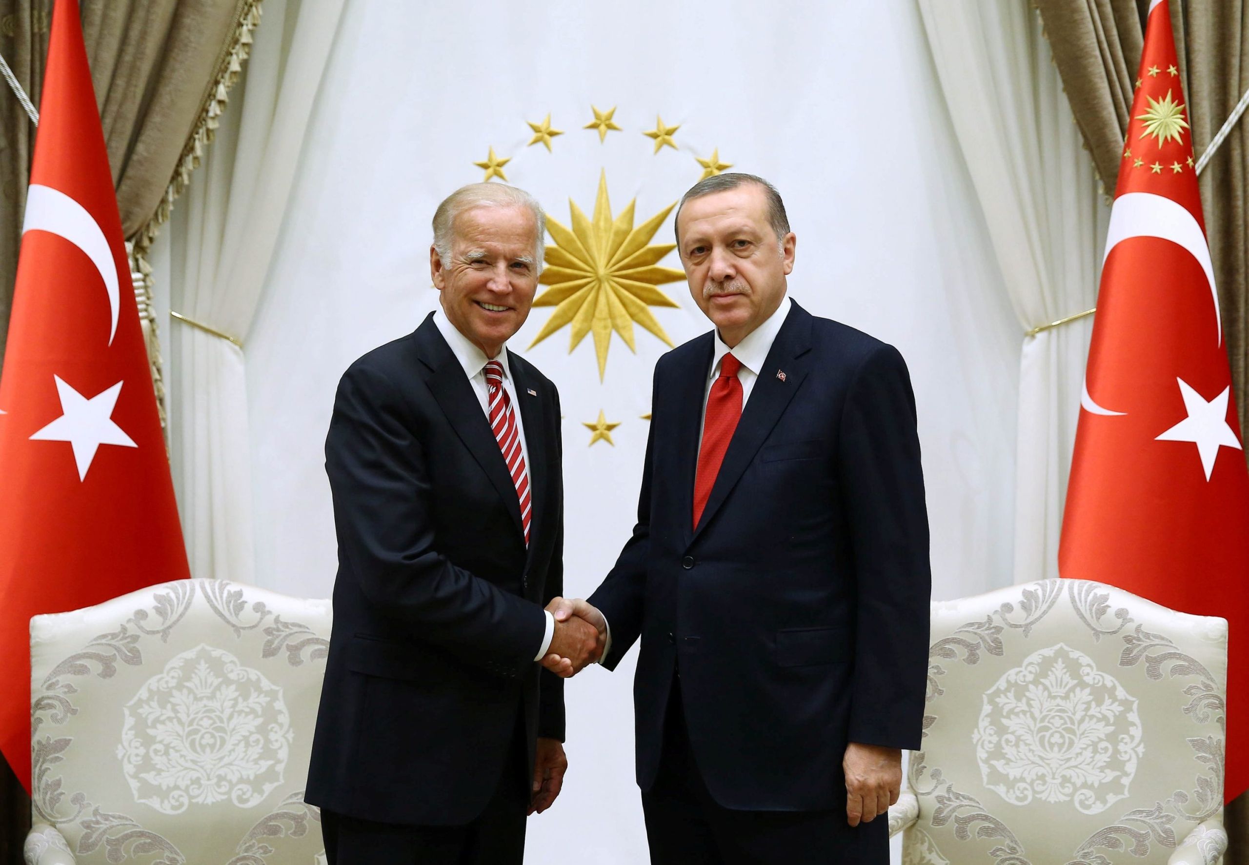 Ερντογάν – Μπάιντεν επικοινωνία: Βρήκε ευκαιρία για τα… δικά του θέματα ο Τούρκος πρόεδρος
