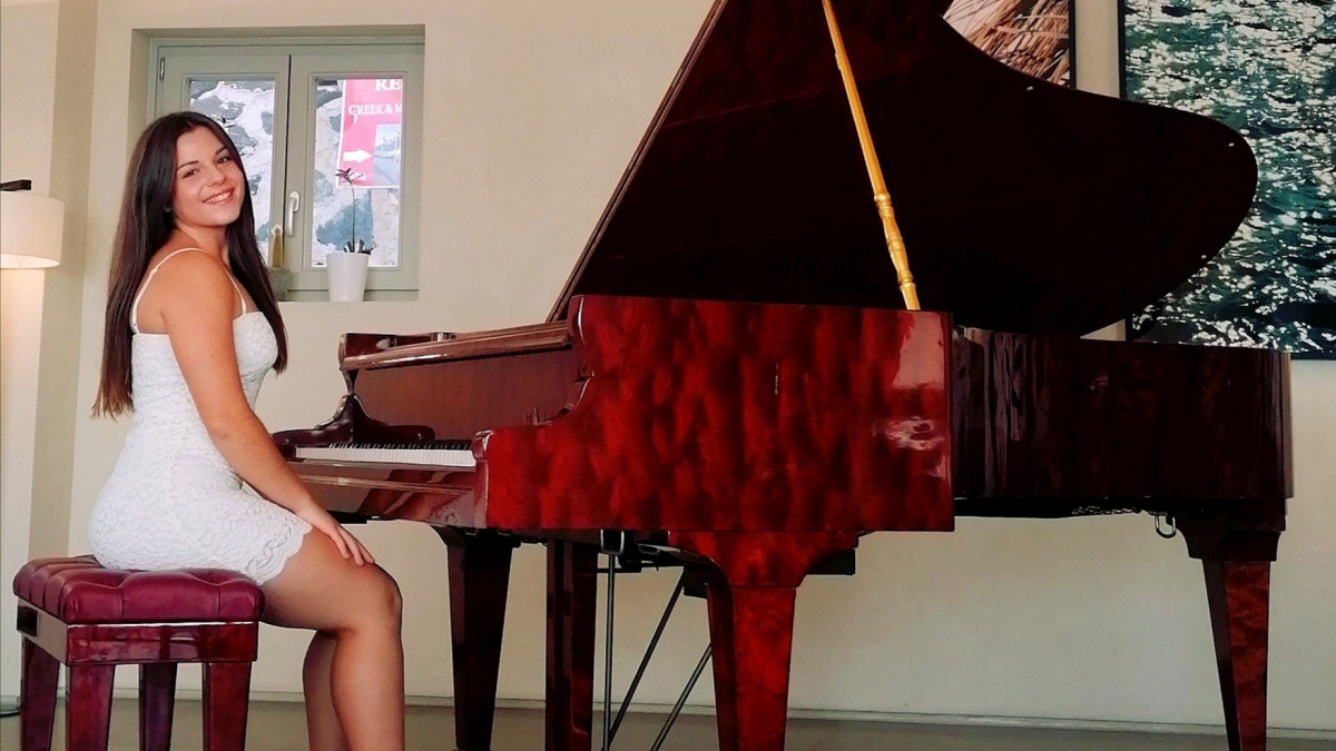 Εβελίνα Τσιαντζή Μαντέ: Δύο χρυσά μετάλλια για τη 14χρονη πιανίστρια