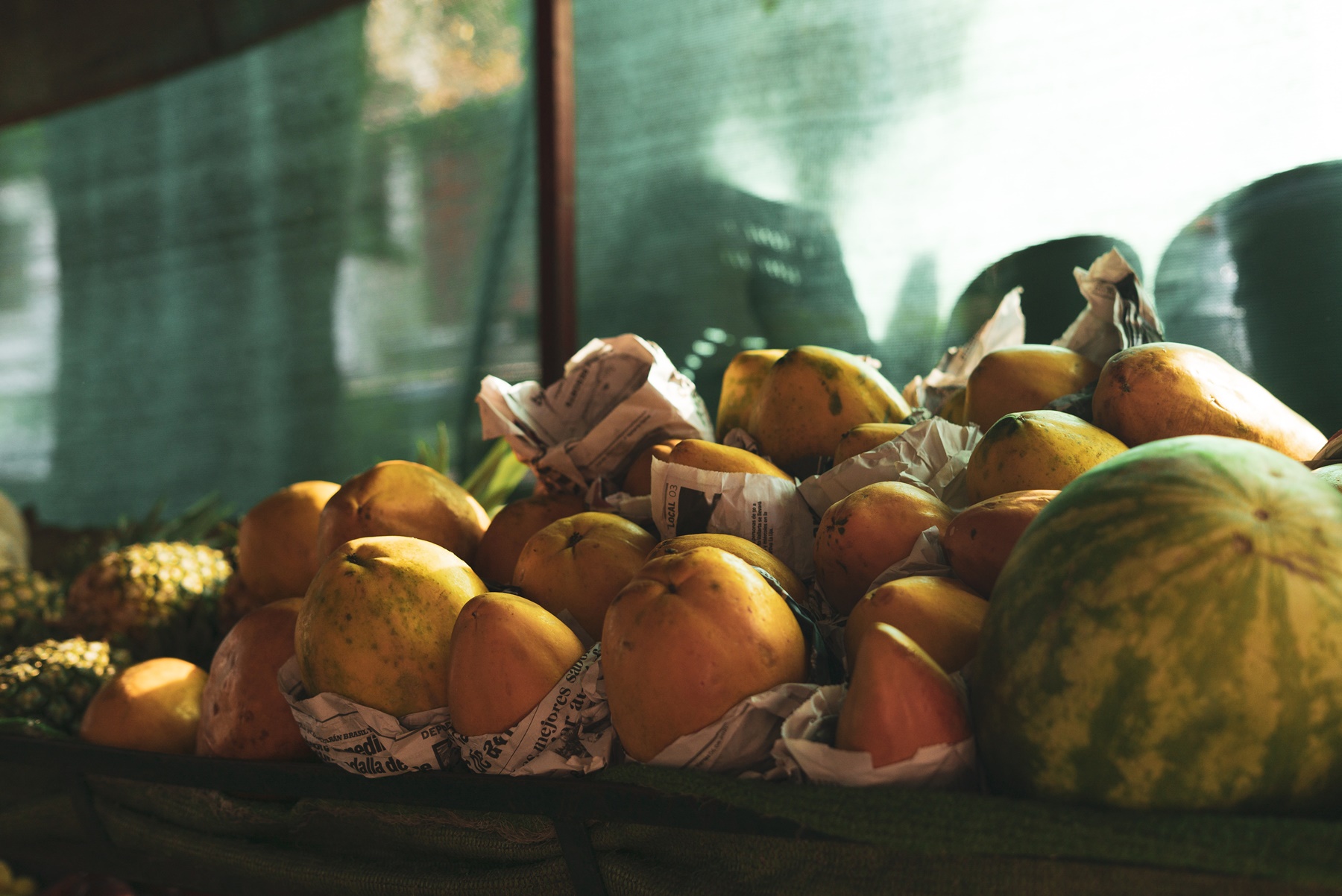Παρεμπόριο στη λαϊκή αγορά: Κατέστρεψαν μισό τόνο φρούτα