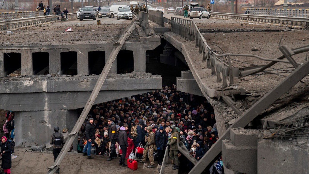Άμαχοι Χάρκοβο – Ουκρανία: Συγκλονιστικές εικόνες από τον σιδηροδρομικό σταθμό