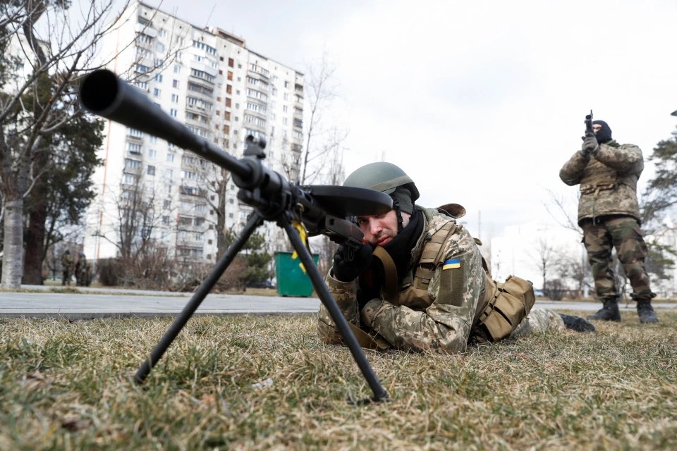 Wali Sniper – Ουκρανία: Ο θρυλικός ελεύθερος σκοπευτής που πολέμησε τον ISIS, μάχεται για το Κίεβο
