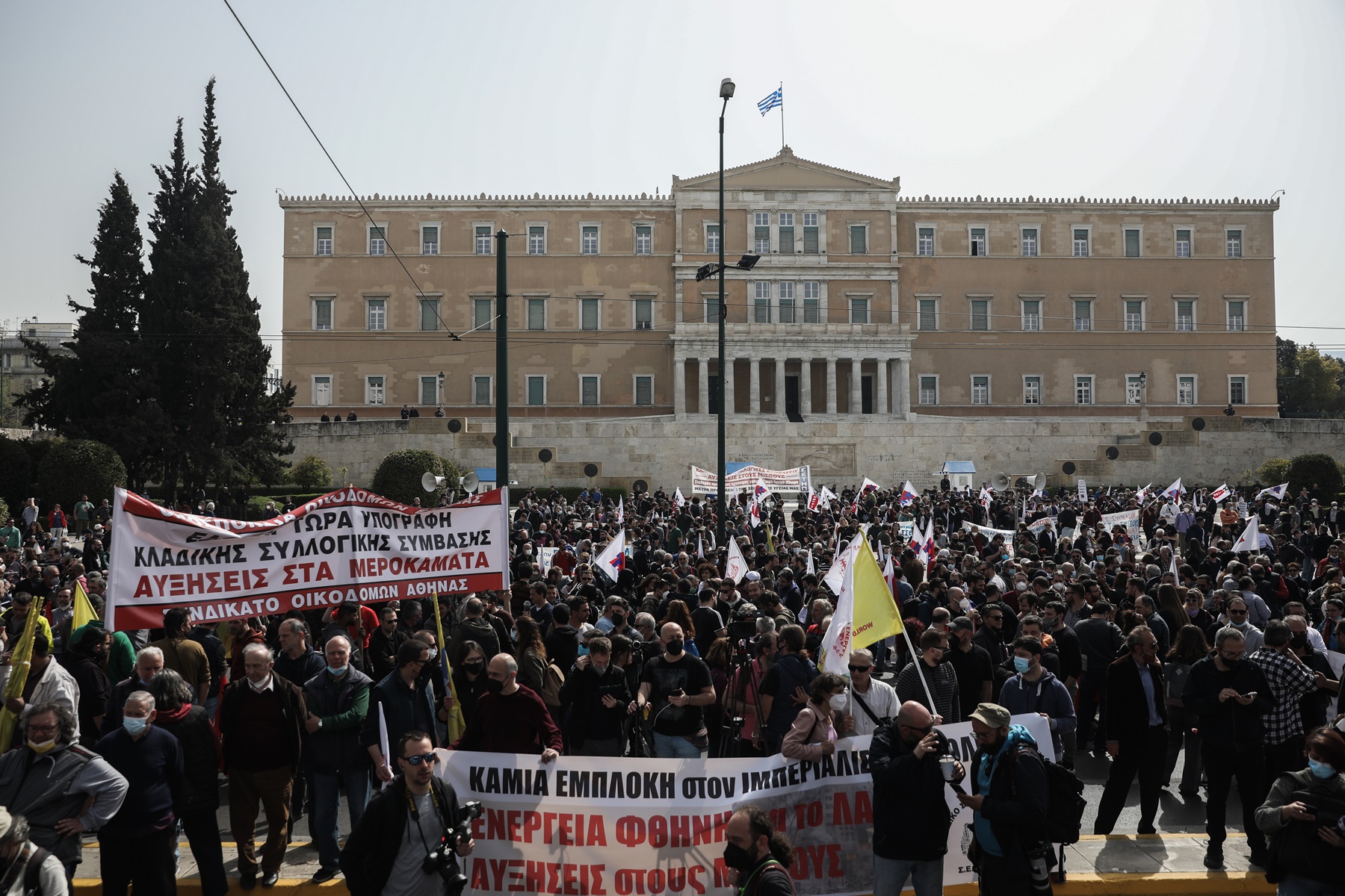 Απεργία 6/4 – Αθήνα τώρα: Σε εξέλιξη οι συγκεντρώσεις, απροσπέλαστο το κέντρο