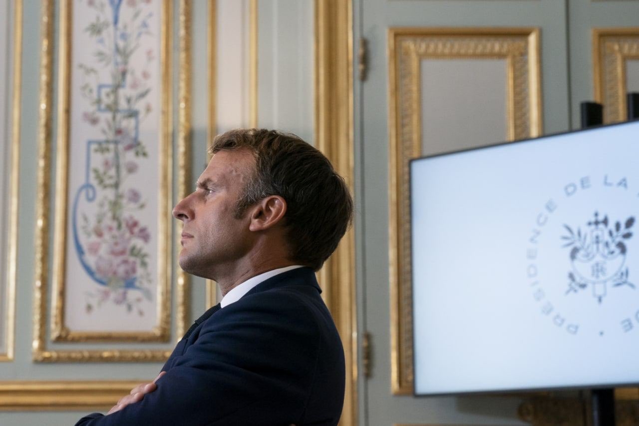 Γαλλικές εκλογές 2022: Ο Μακρόν πρώτος στις δημοσκοπήσεις, μικρή διαφορά για τη Λεπέν