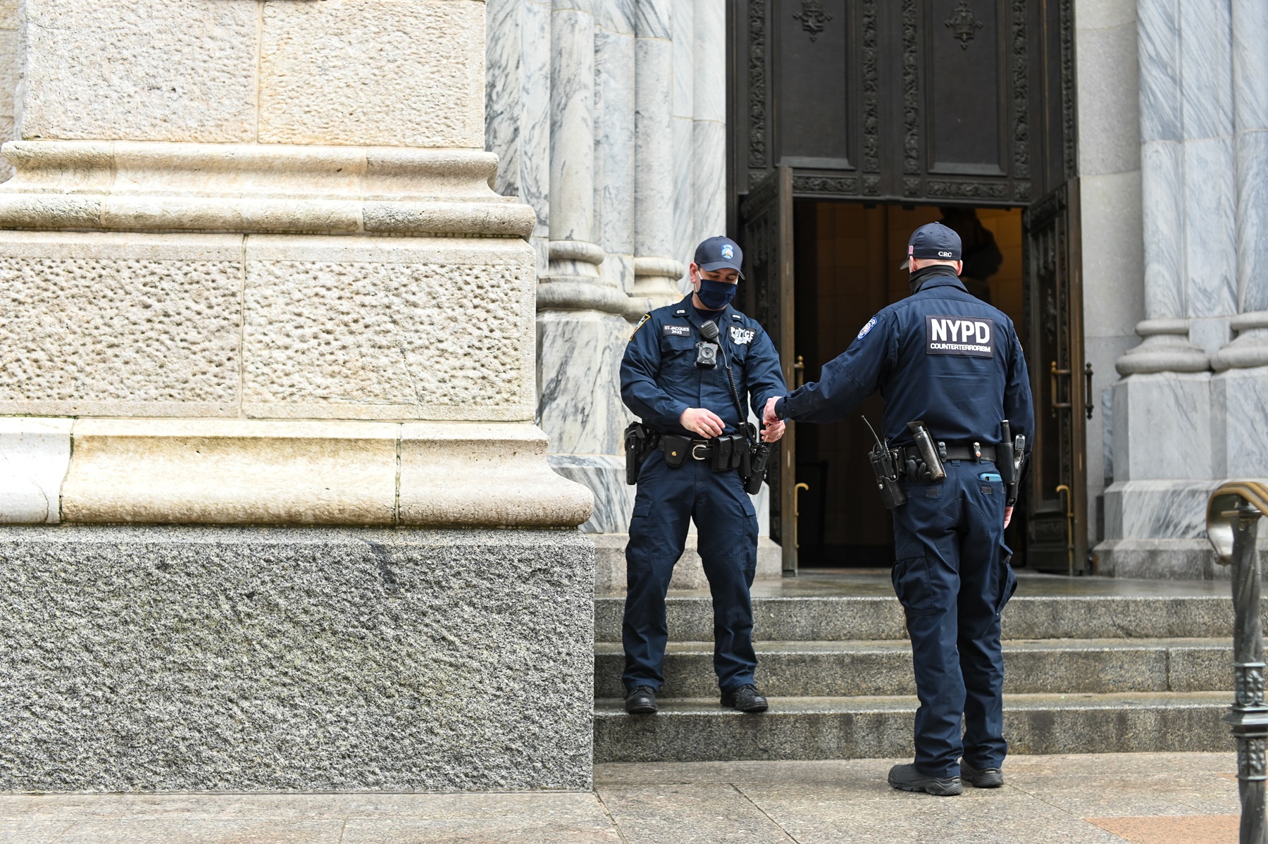 Πολ Όστερ εγγονή: Νεκρό από… υπερβολική δόση το 11 μηνών κοριτσάκι