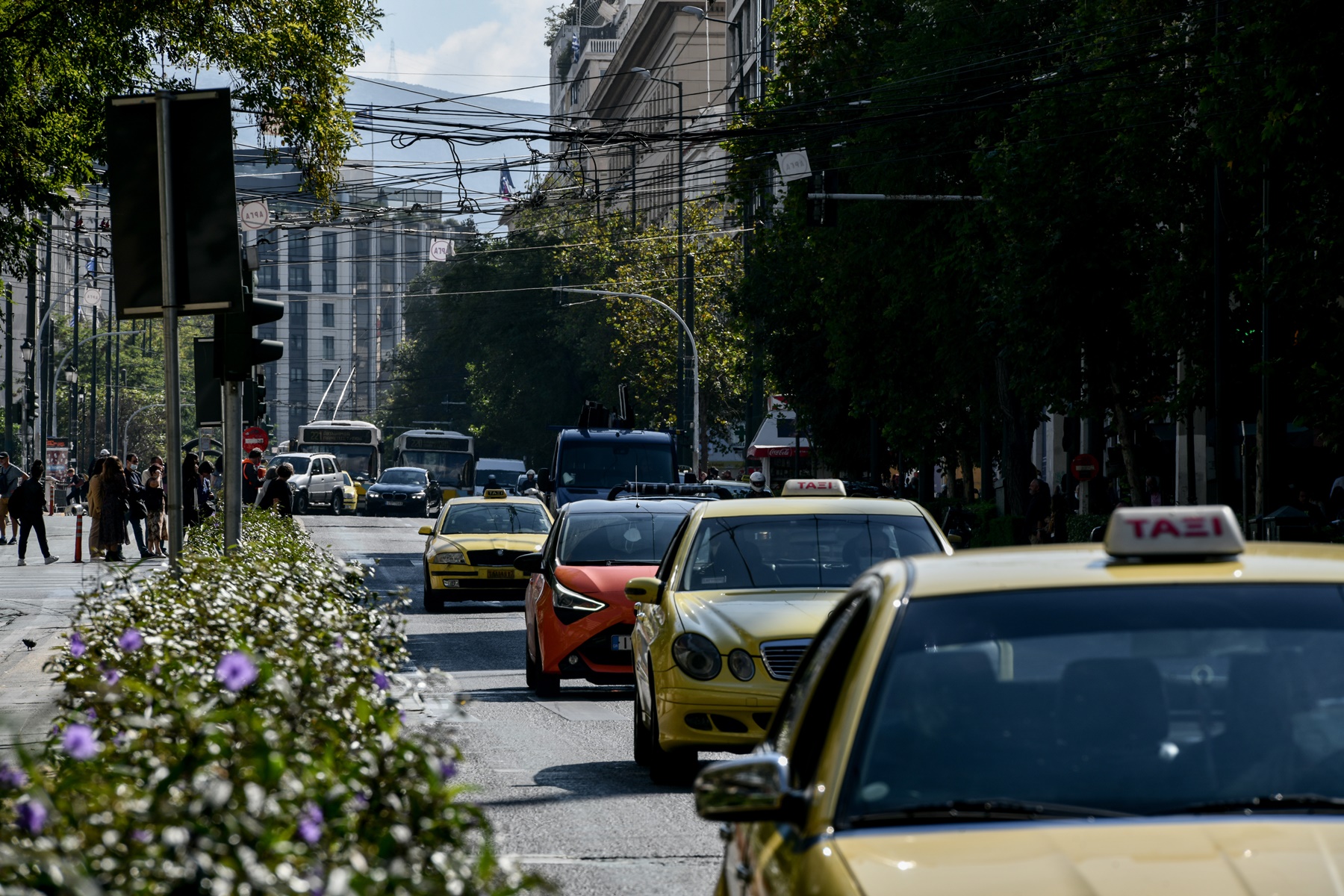 Απεργία σήμερα ΜΜΜ 6/4: Πώς θα κινηθούν ταξί και λεωφορεία