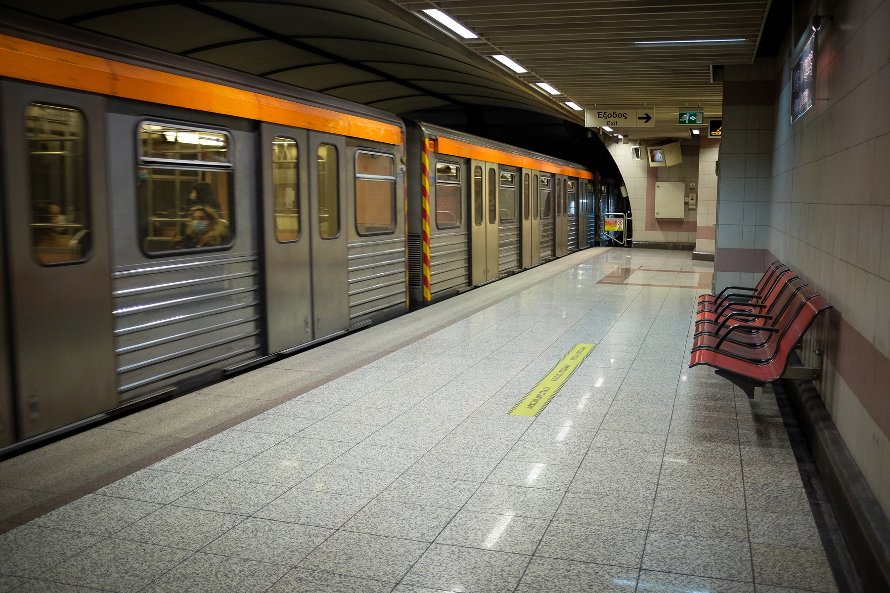 Έπεσε στο μετρό Κορυδαλλός: Τρόμος στο σταθμό