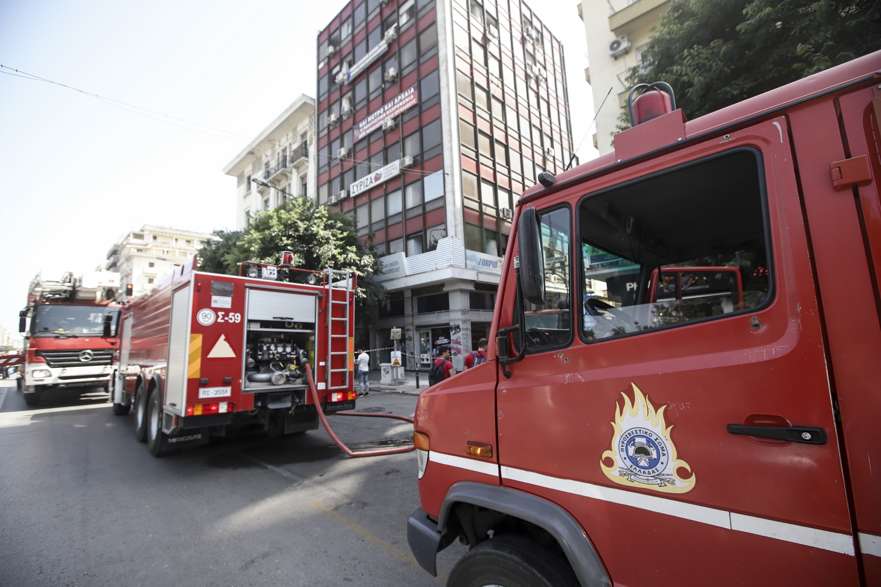 Φωτιά πλατεία Αριστοτέλους – Θεσσαλονίκη: Δίπλα στα γραφεία του ΣΥΡΙΖΑ