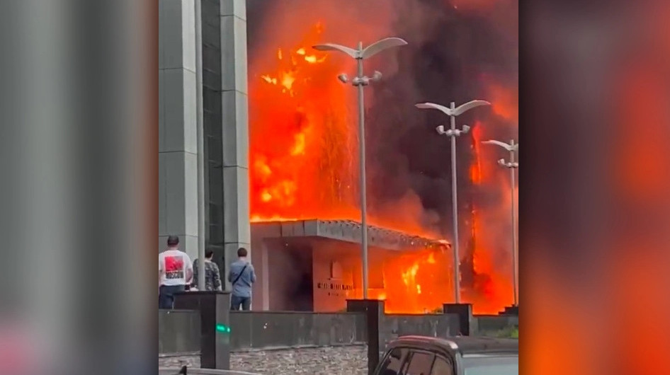 Φωτιά στη Μόσχα τώρα: Πανικός σε επιχειρηματικό κέντρο