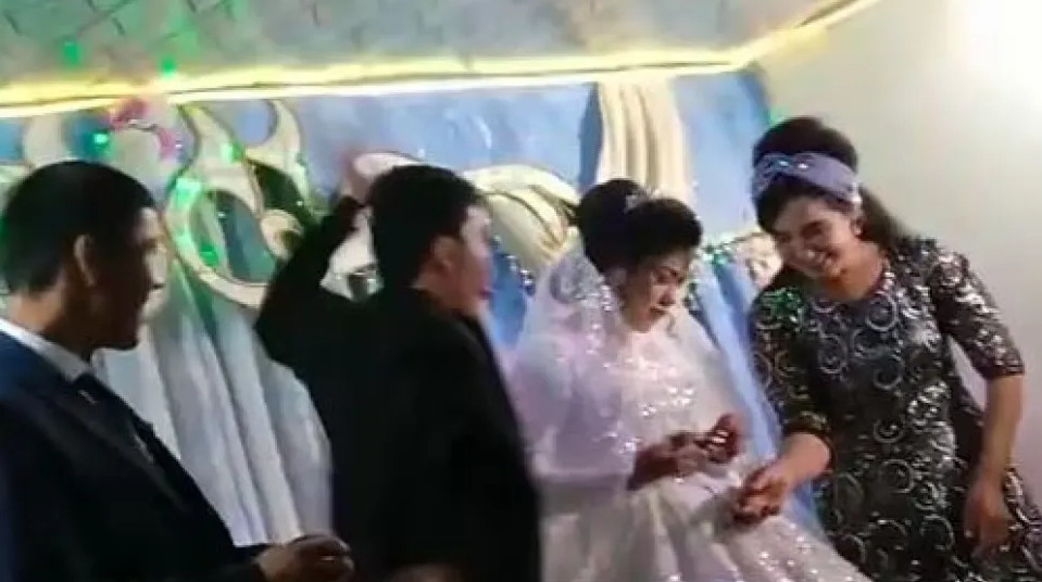 Γαμπρός χτυπά νύφη: Αδιανόητο περιστατικό σε γαμήλια δεξίωση