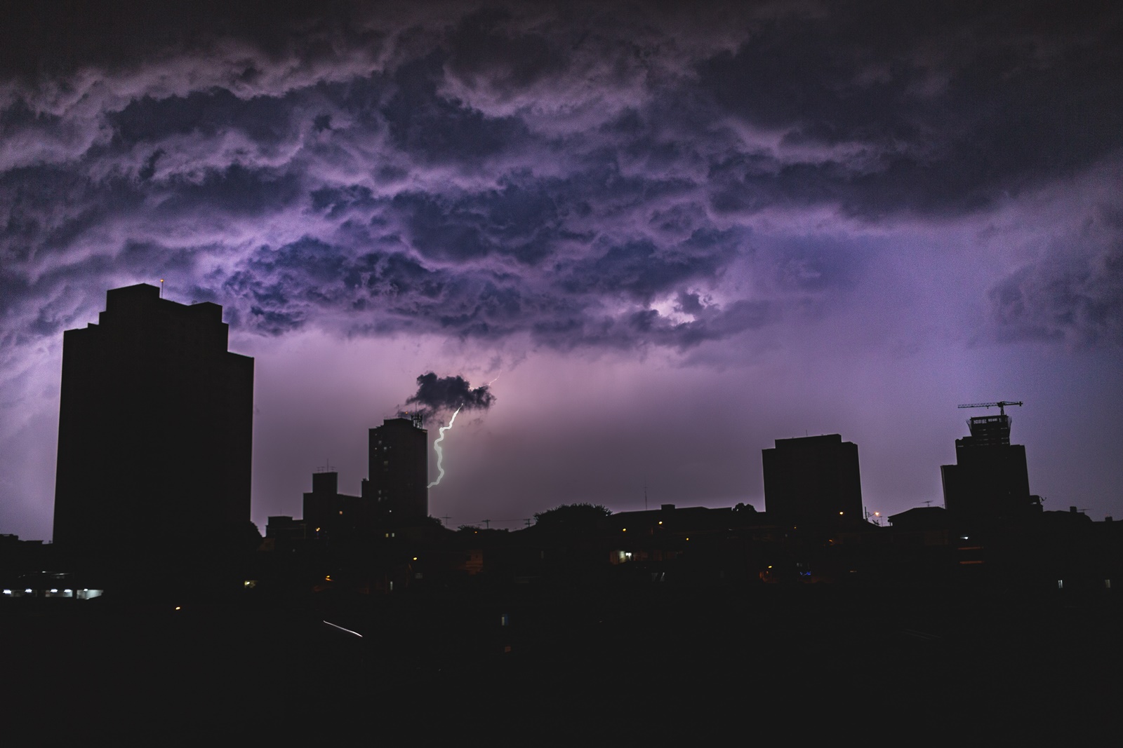 Καιρός Αττική σήμερα: Το meteo προειδοποιεί για καταιγίδες