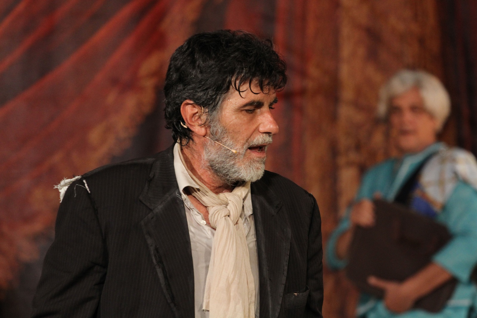 Γιάννης Μπέζος: Οι δηλώσεις του ηθοποιού μετά την παράσταση «Θεσμοφοριάζουσες»