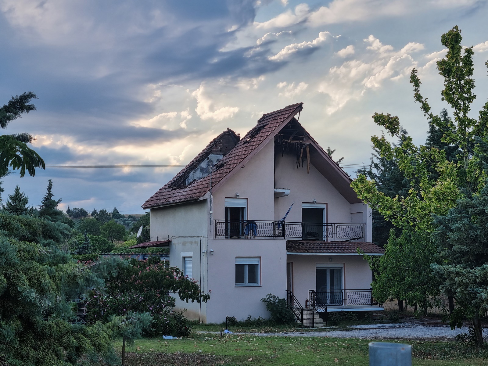 Κεραυνός σε σπίτι Λάρισα: Σοβαρές υλικές ζημιές