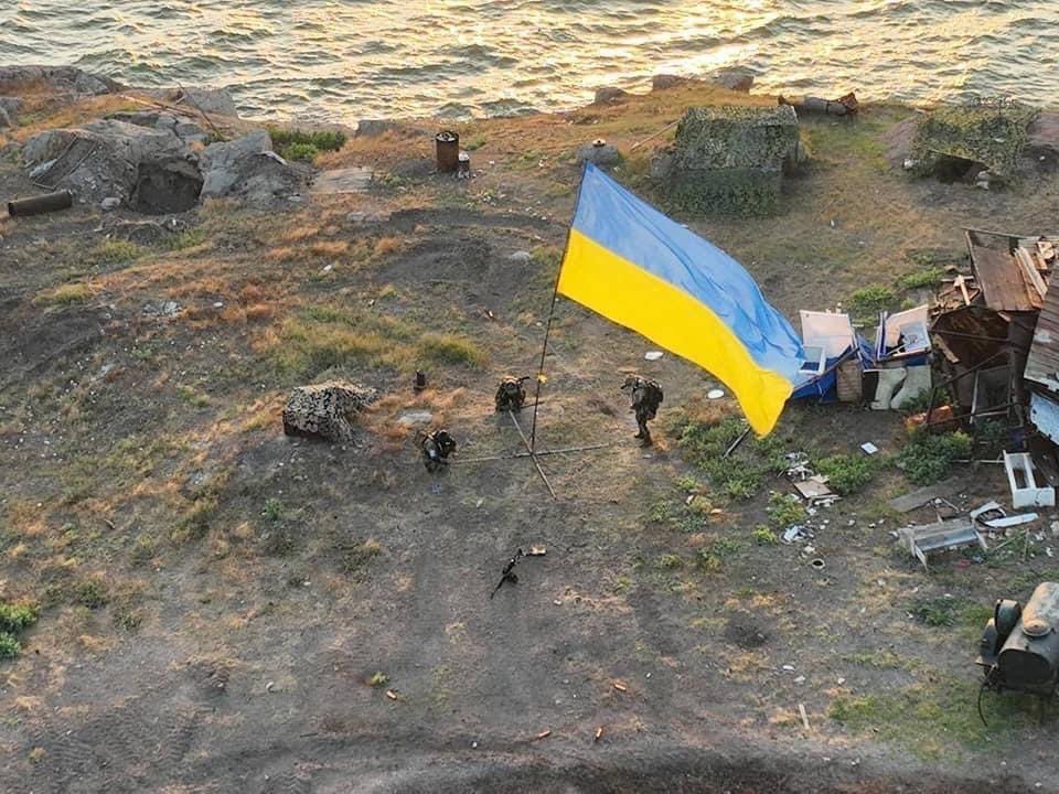 Φιδονήσι Ρωσία: Νεκροί οι Ουκρανοί που ύψωσαν την ουκρανική σημαία