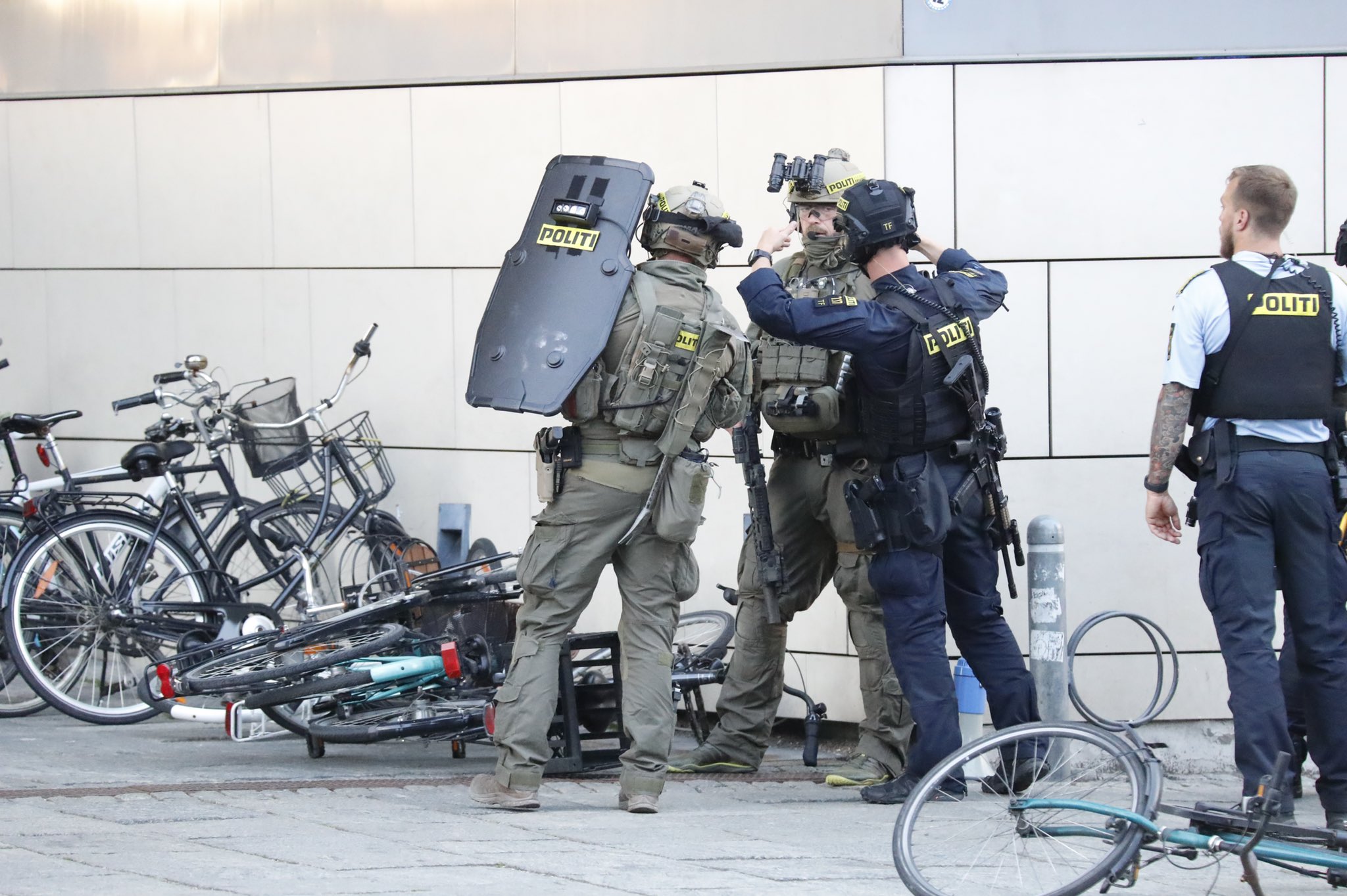 Δανία πυροβολισμοί: Φρίκη σε εμπορικό κέντρο της Κοπεγχάγης – Μία σύλληψη
