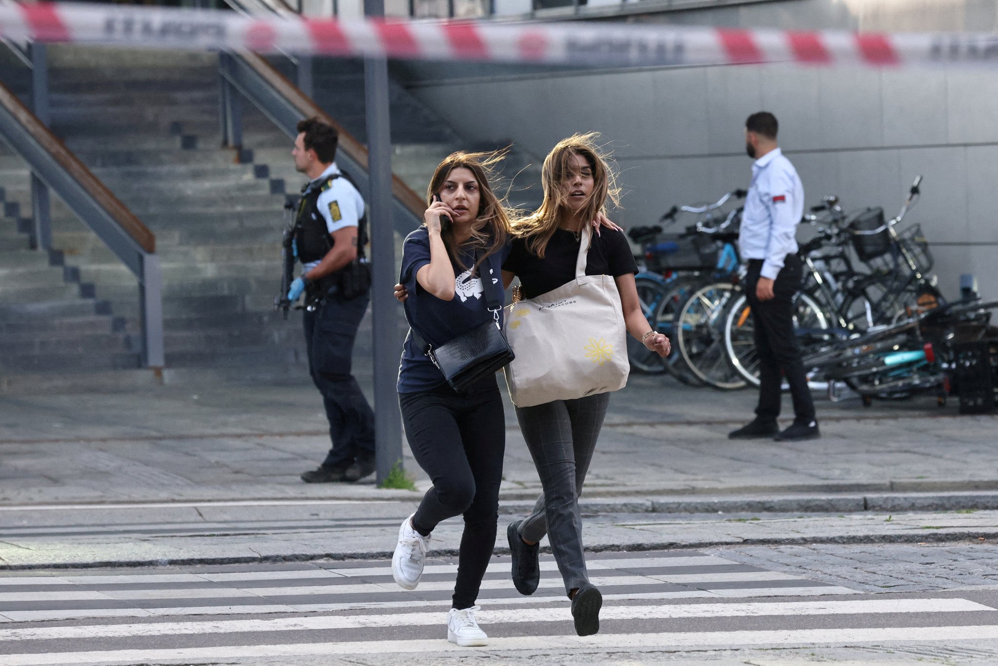 Δανία πυροβολισμοί: Μακελειό σε εμπορικό κέντρο – Ένας 22χρονος υπό κράτηση