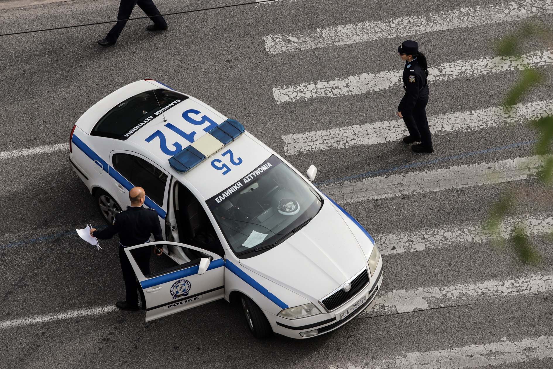 Αρπαγή τσάντας βίντεο: Καρέ – καρέ η δράση θρασύτατου ληστή στη Θεσσαλονίκη