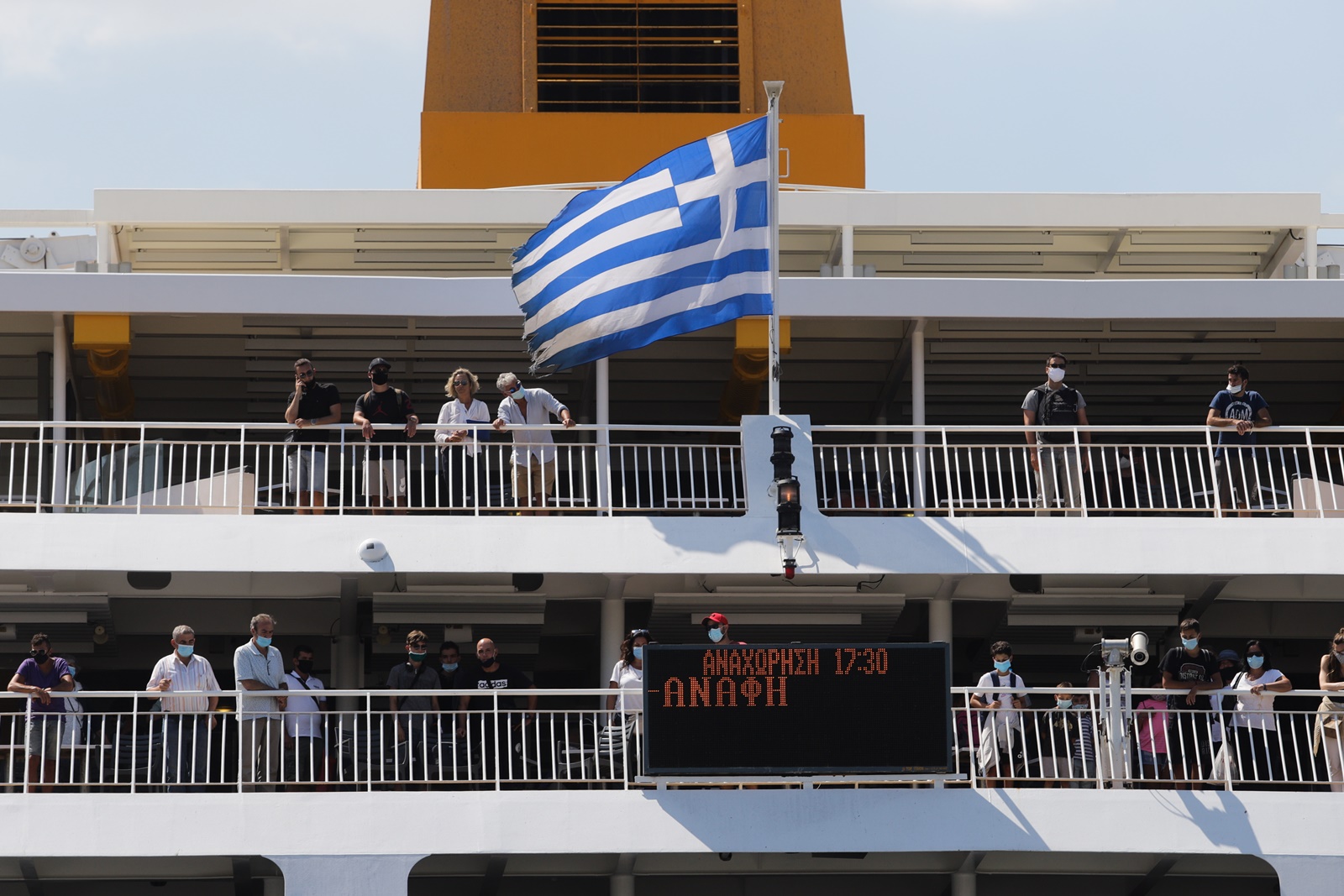 Έξοδος Αυγούστου: Το αδιαχώρητο σε λιμάνια, ΚΤΕΛ και εθνικές οδούς