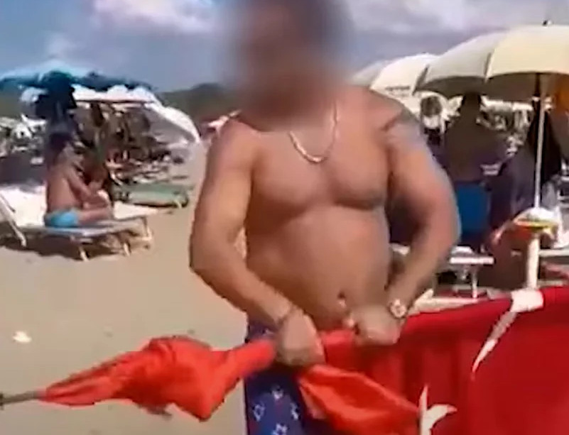 Αλβανός – τουρκική σημαία: Χειροπέδες σε 40χρονο σε παραλία του Δυρραχίου