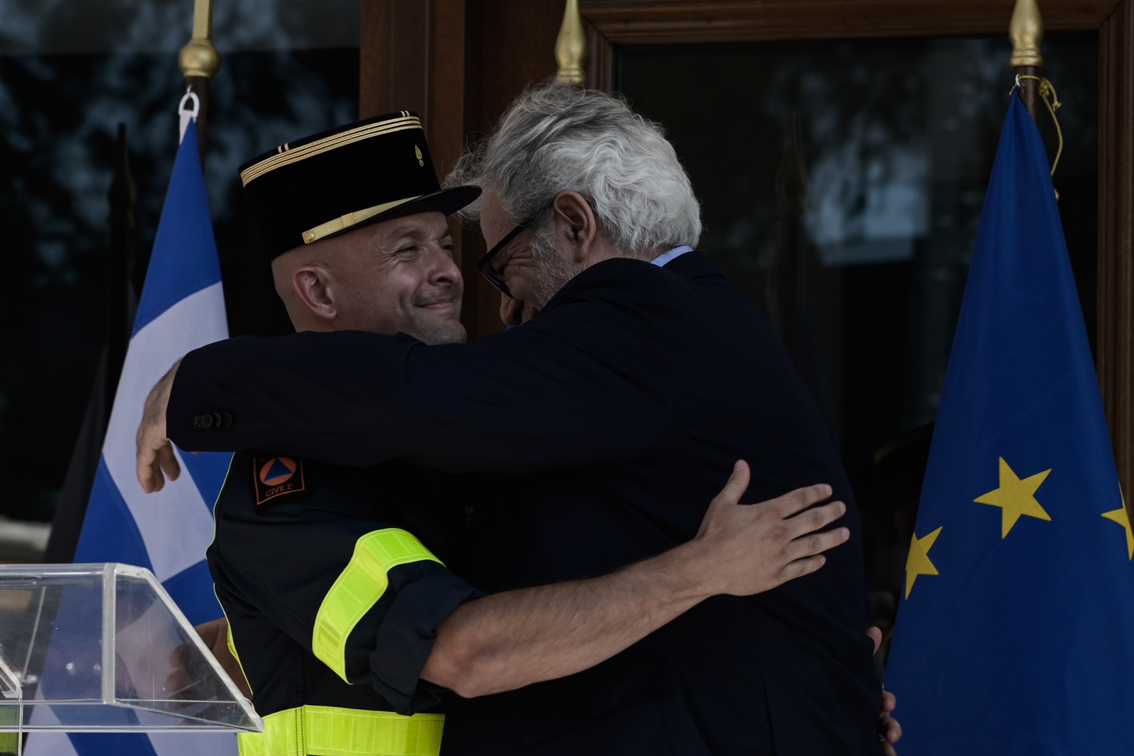 Γάλλοι πυροσβέστες Ελλάδα: «Έχουμε έρθει με τον εξοπλισμό μας, για να ριχτούμε στη μάχη»