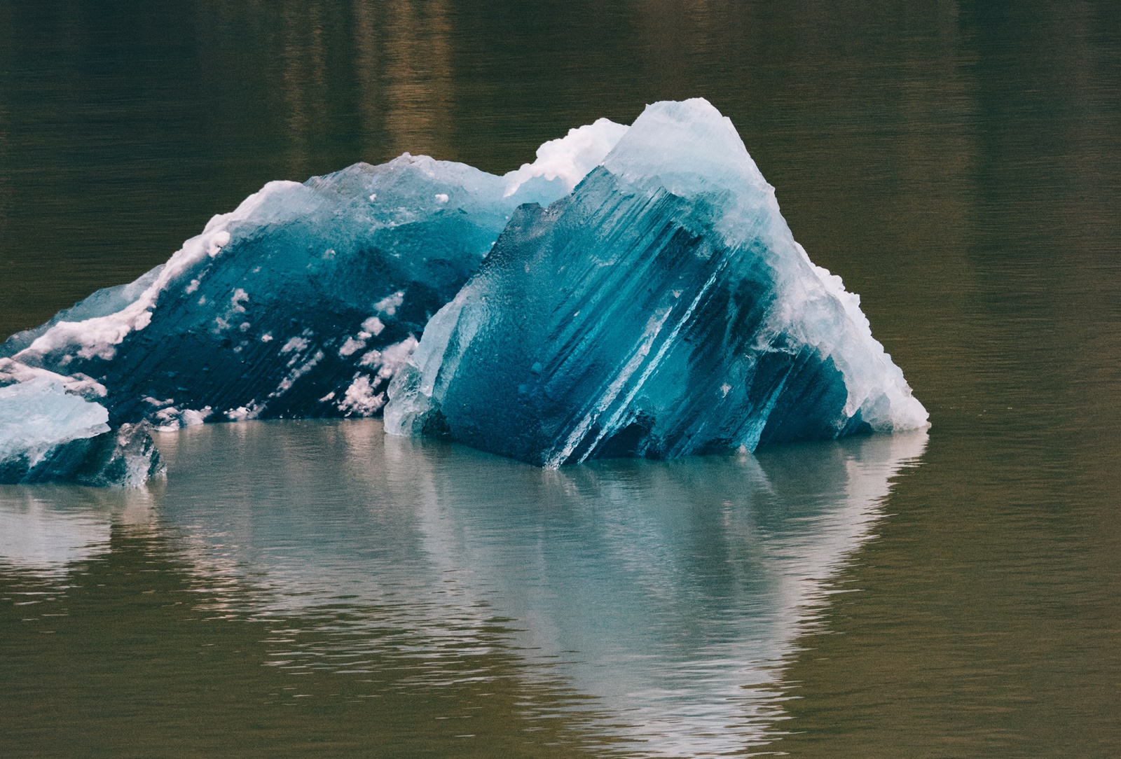 Παγετώνας Άλετσς – Ελβετία: Έλιωσε και αποκαλύφθηκαν συντρίμμια αεροπλάνου