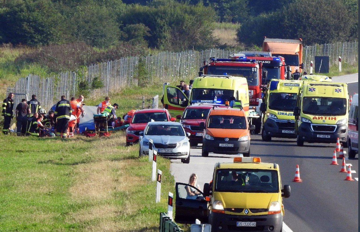 Τροχαίο Κροατία: Λεωφορείο εξετράπη της πορείας του