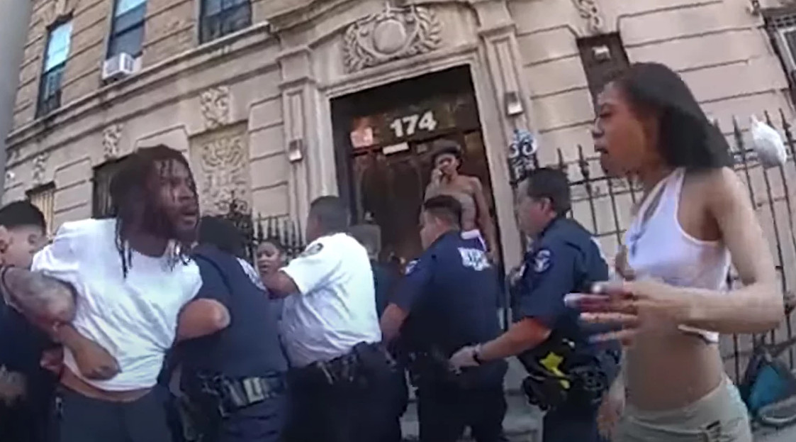 19χρονη Νέα Υόρκη: Στη δημοσιότητα βίντεο της αστυνομίας με τον αξιωματικό