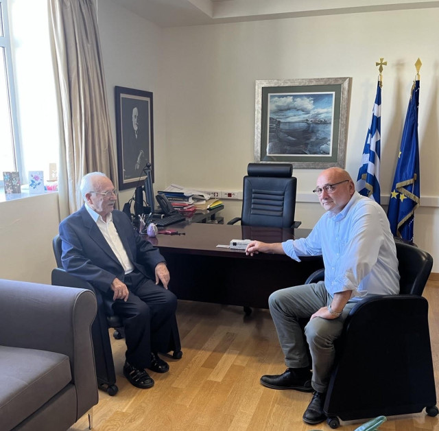 88χρονος πήρε πτυχίο: Χαρές στο Πανεπιστήμιο Κρήτης