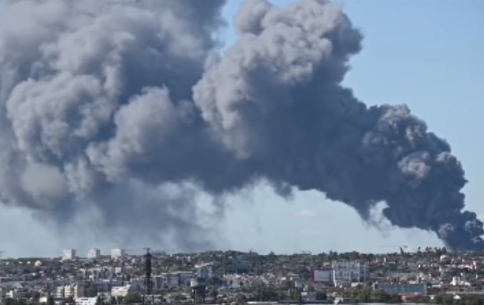 Φωτιά Παρίσι: Στις φλόγες η μεγαλύτερη αγορά τροφίμων του κόσμου «Rungis»