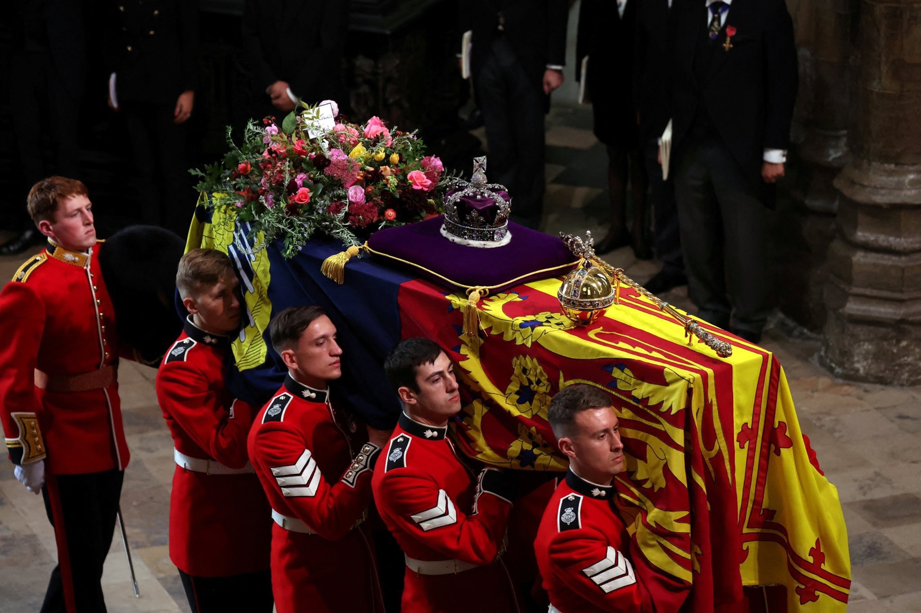 Κηδεία βασίλισσας Ελισάβετ: Ο “απρόσκλητος” επισκέπτης στην εξόδιο ακολουθία