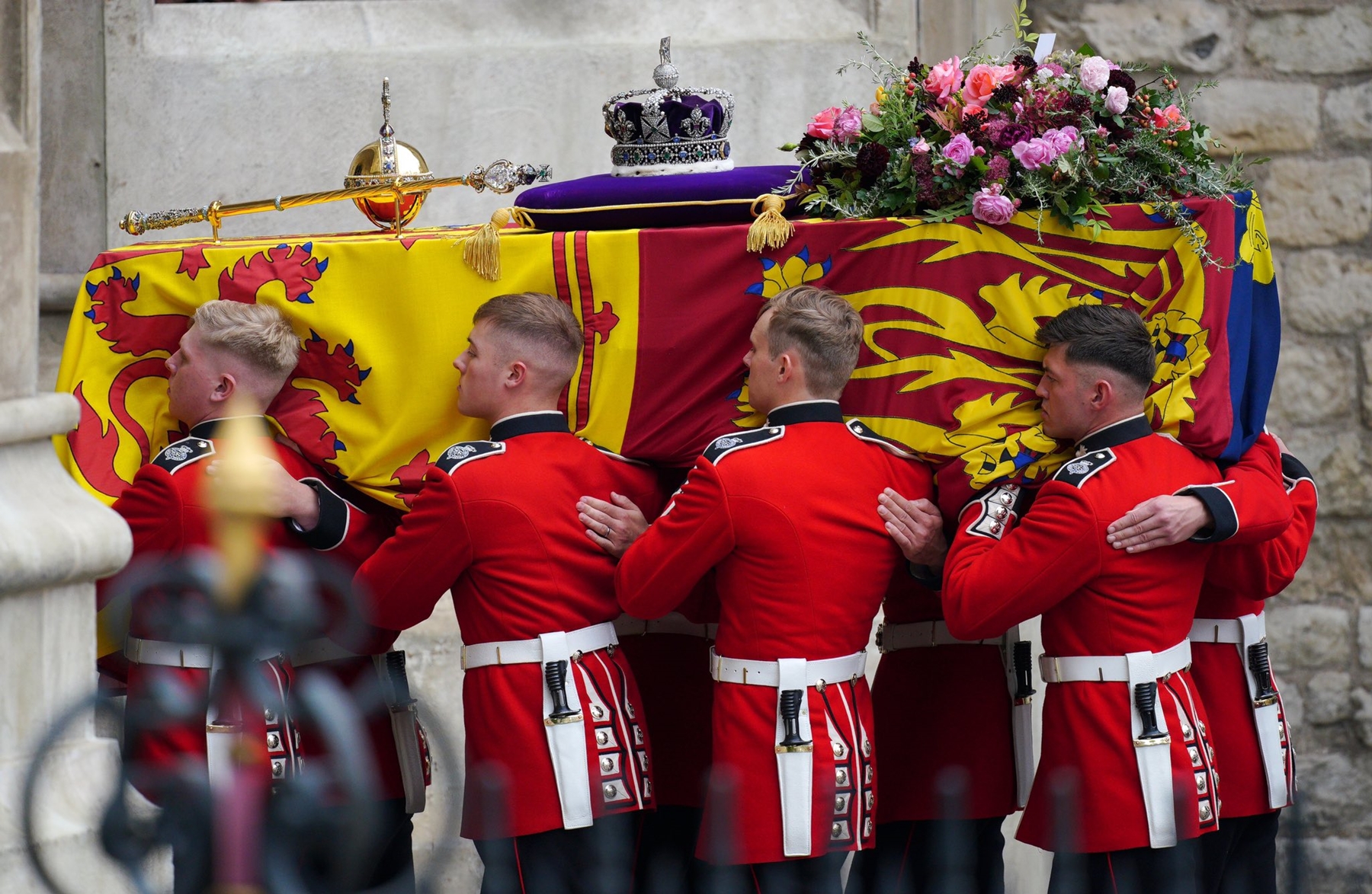 Κηδεία βασίλισσας Ελισάβετ: Το ύστατο χαίρε στην εξόδιο ακολουθία της μονάρχη