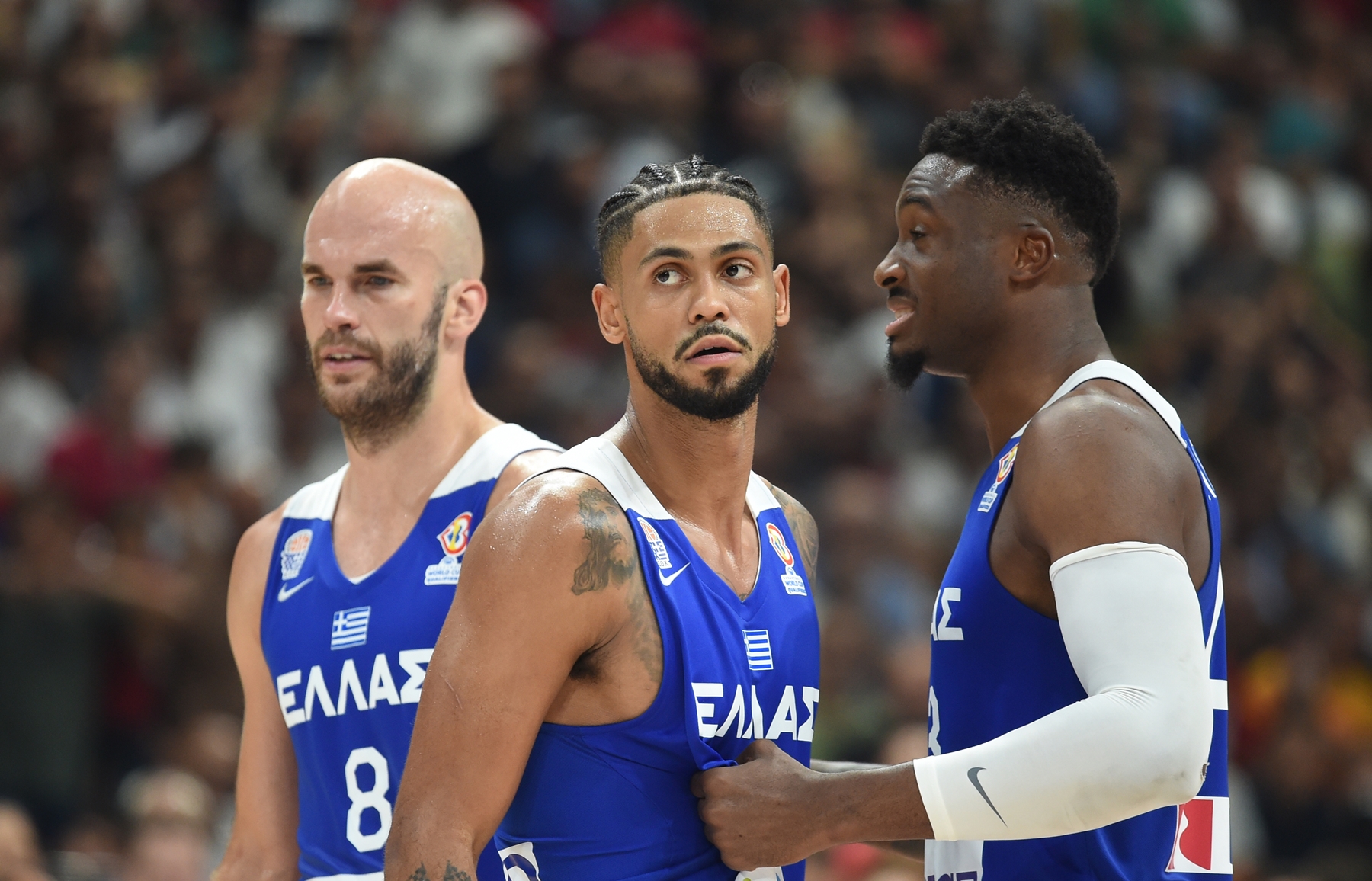 Σημαία ΠΑΣΟΚ – Eurobasket 2022: Φίλαθλος εμφανίστηκε με τον πράσινο ήλιο στο Ελλάδα – Γερμανία