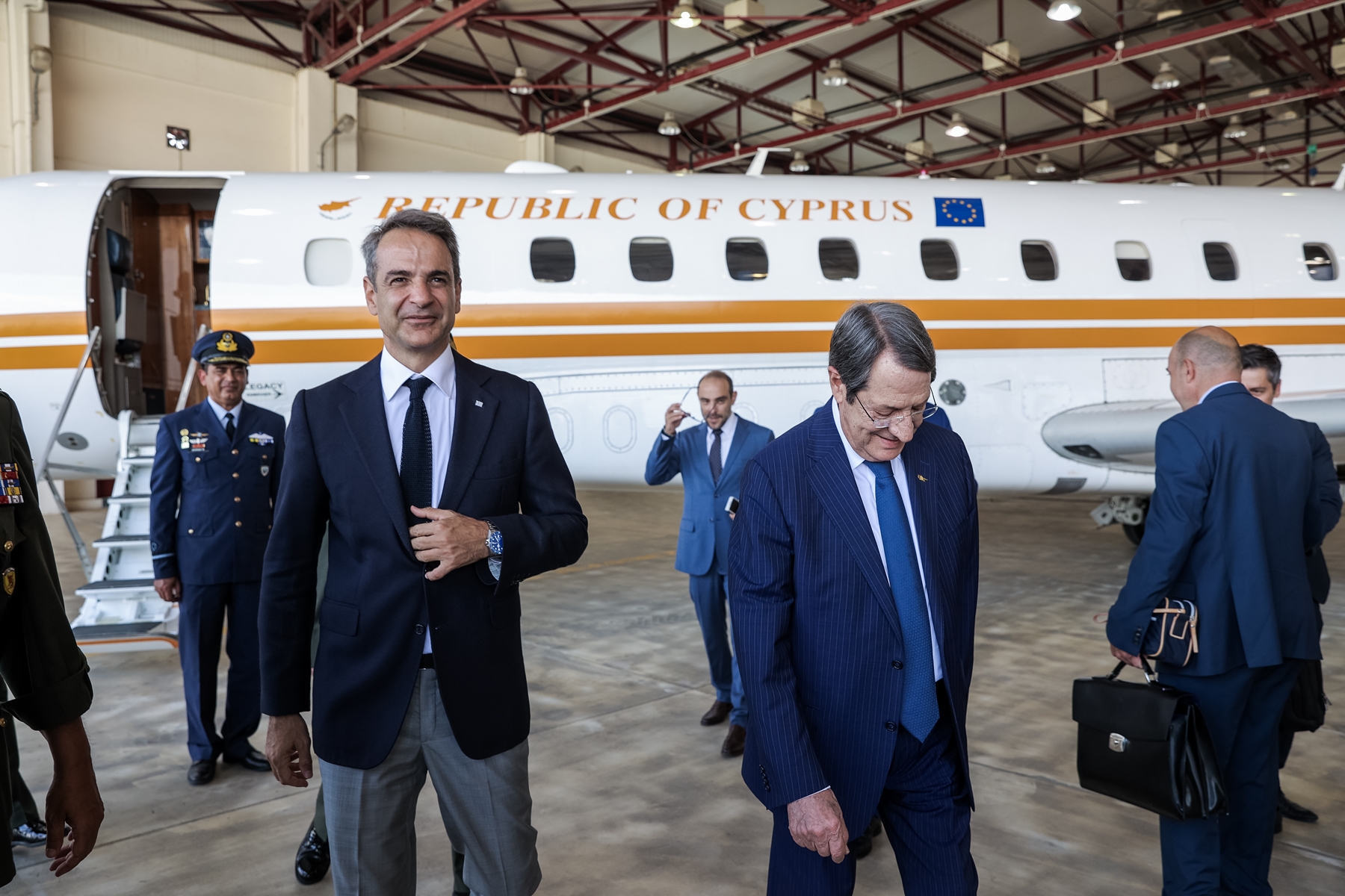 Μητσοτάκης – Αναστασιάδης: “Άλλαξε” χέρια το κυβερνητικό αεροσκάφος