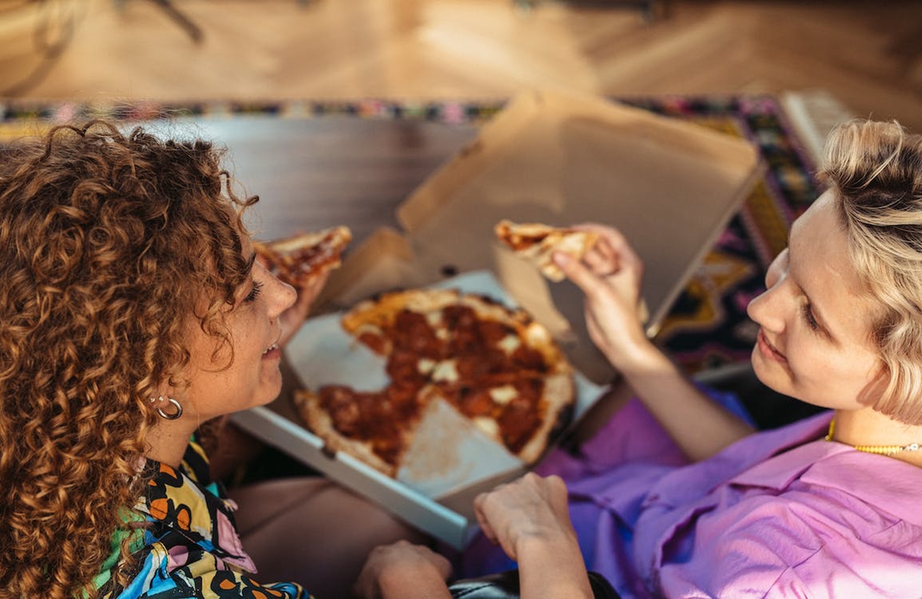 Πίτσα στην τοστιέρα: Πεντανόστιμη με τραγανή ζύμη, θα τρελαθείς