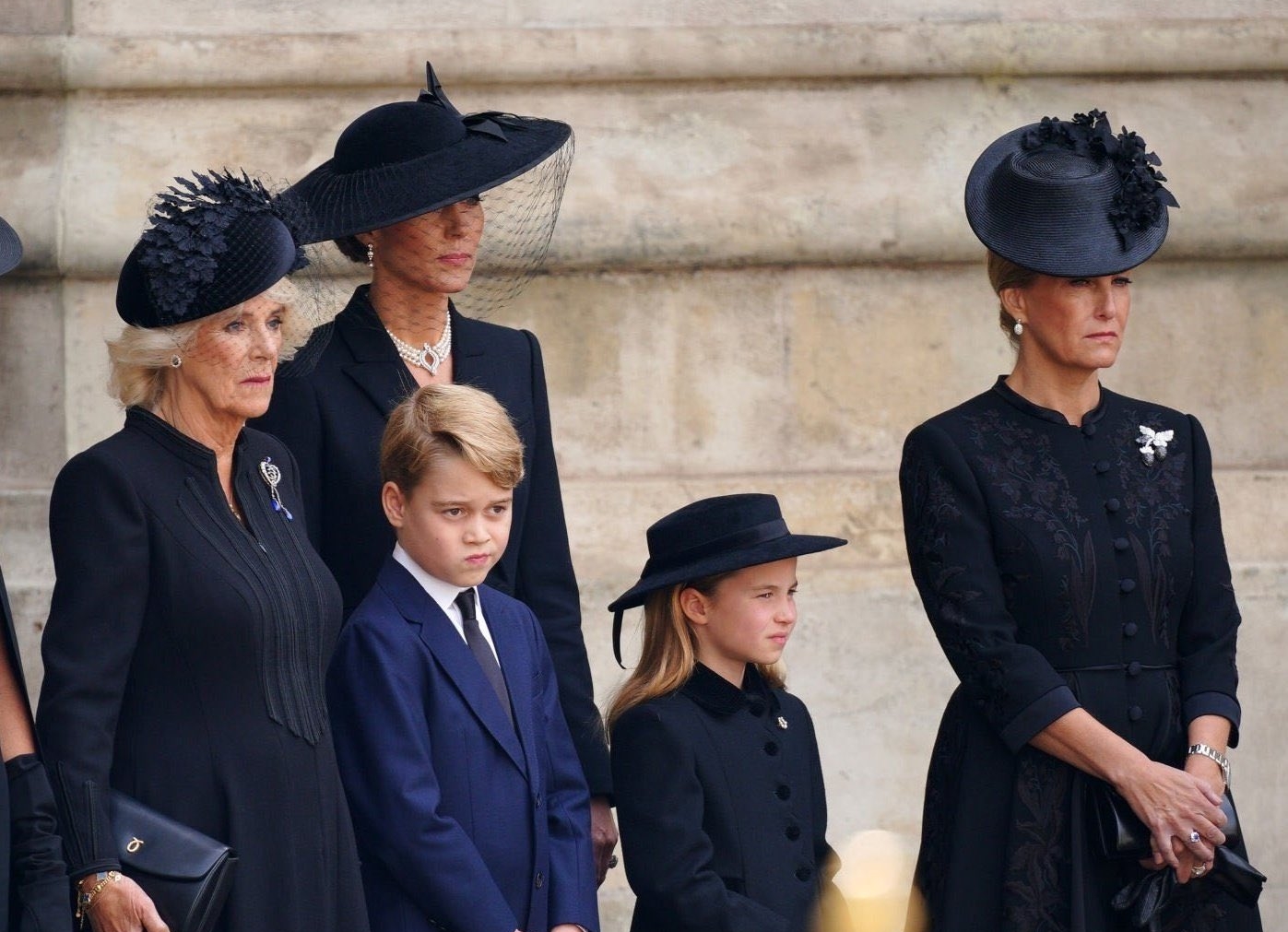 Κηδεία βασίλισσας Ελισάβετ: Πώς αντέδρασαν τα εγγόνια στον θάνατο της μονάρχη