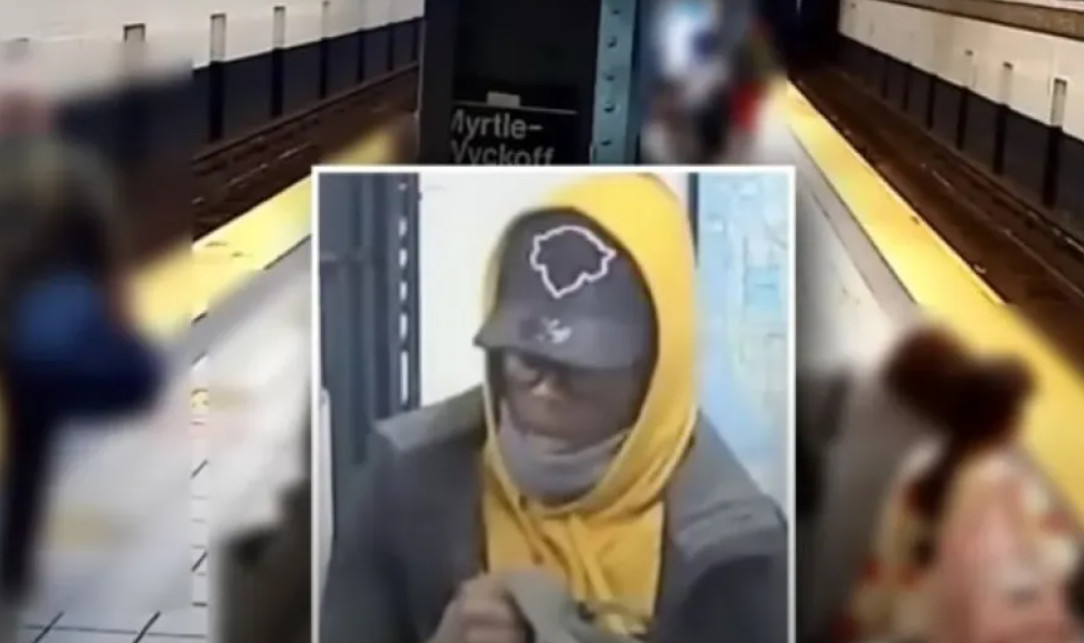 Τον έριξε στις ράγες: Συγκλονιστικό βίντεο από το Μετρό στο Μπρούκλιν