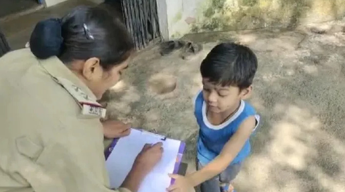 Viral: 3χρονος πήγε στην αστυνομία να… καταγγείλει τη μητέρα του