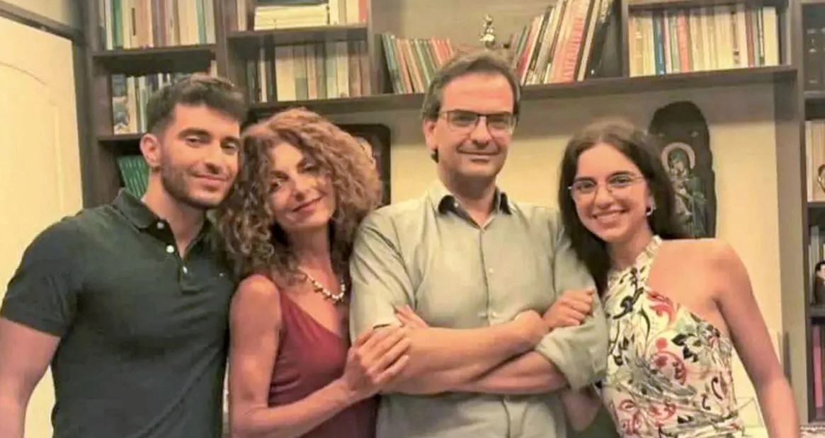 Μπαμπάς, μαμά, γιος και κόρη στην Κρήτη είναι φοιτητές στο ίδιο Πανεπιστήμιο!