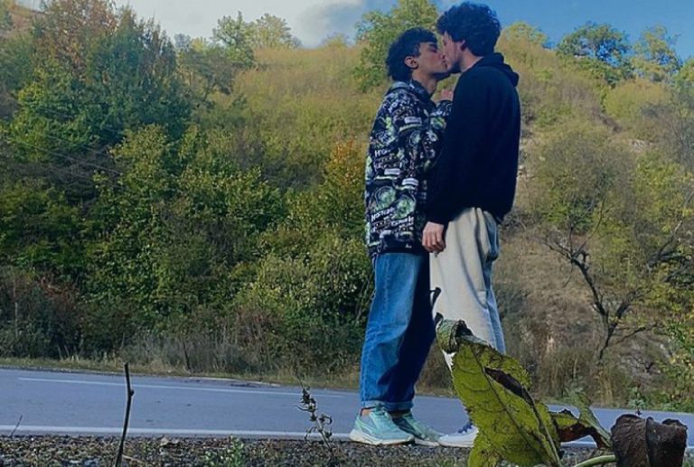 Γκέι ζευγάρι αυτοκτόνησε: Έδωσε ένα τελευταίο φιλί και πήδηξε από γέφυρα