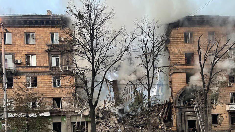 Βομβαρδισμός Ουκρανία: Δεκάδες νεκροί στην Ζαπορίζια