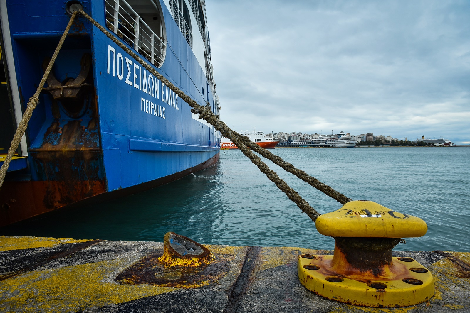 Πλοία σήμερα 11/12: Προβλήματα στα ακτοπλοϊκά δρομολόγια σε Πειραιά, Ραφήνα και Λαύριο