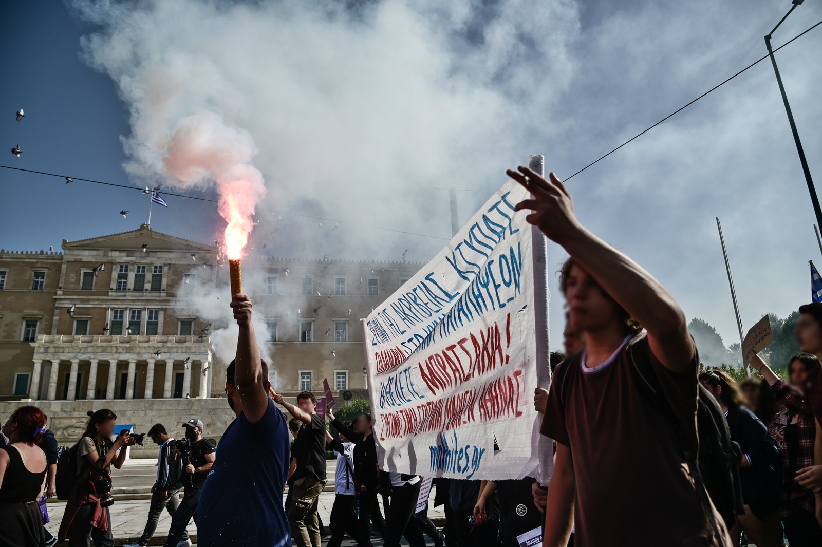 Συλλαλητήριο Αθήνα τώρα: Συγκέντρωση διαμαρτυρίας στα Προπύλαια