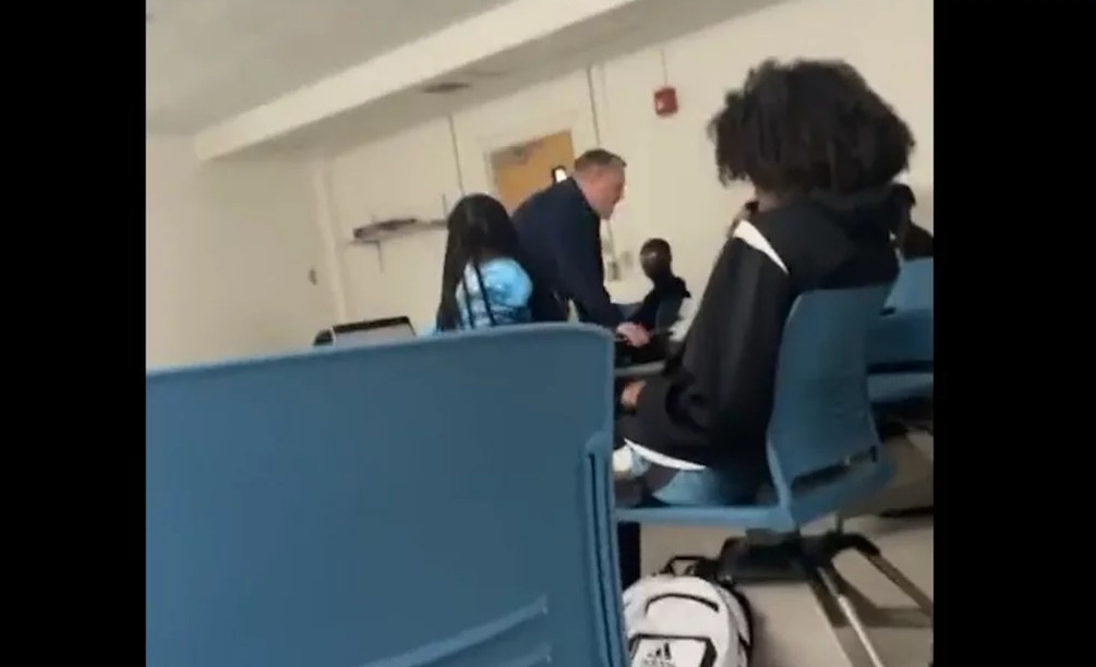 Viral: Καθηγητής έχασε την ψυχραιμία του με φοιτητή που κόπηκε στο μάθημά του